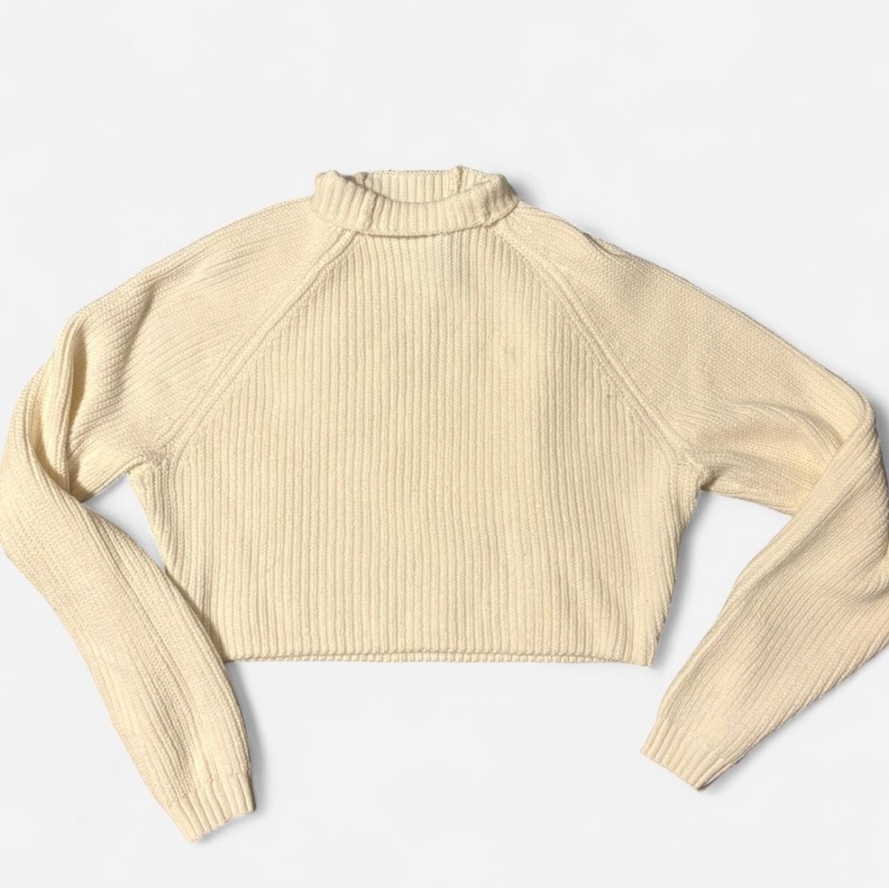 Hollister Cream turtleneck cropped Sweater